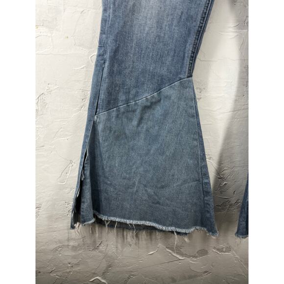 Lucky Brand Bell Bottom Jeans Flared Raw Hem Distressed Light Wash Womens Size 4 - Picture 4 of 8